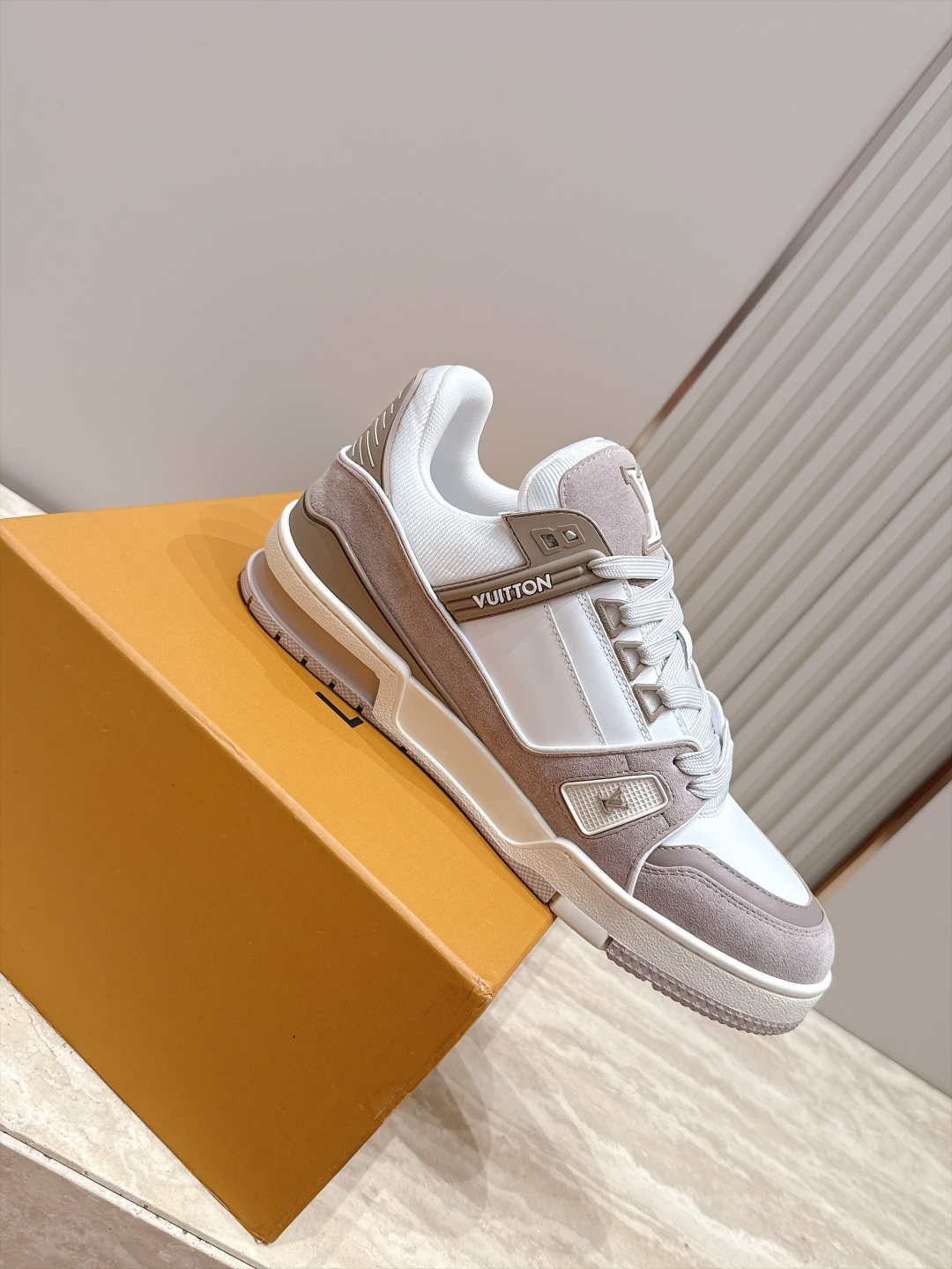 顶级版本： 情侣款 新色系！ LV trainer~~全新升级版~~经典回归❗ 情侣款，滑板鞋，篮球鞋，运动鞋…… LV