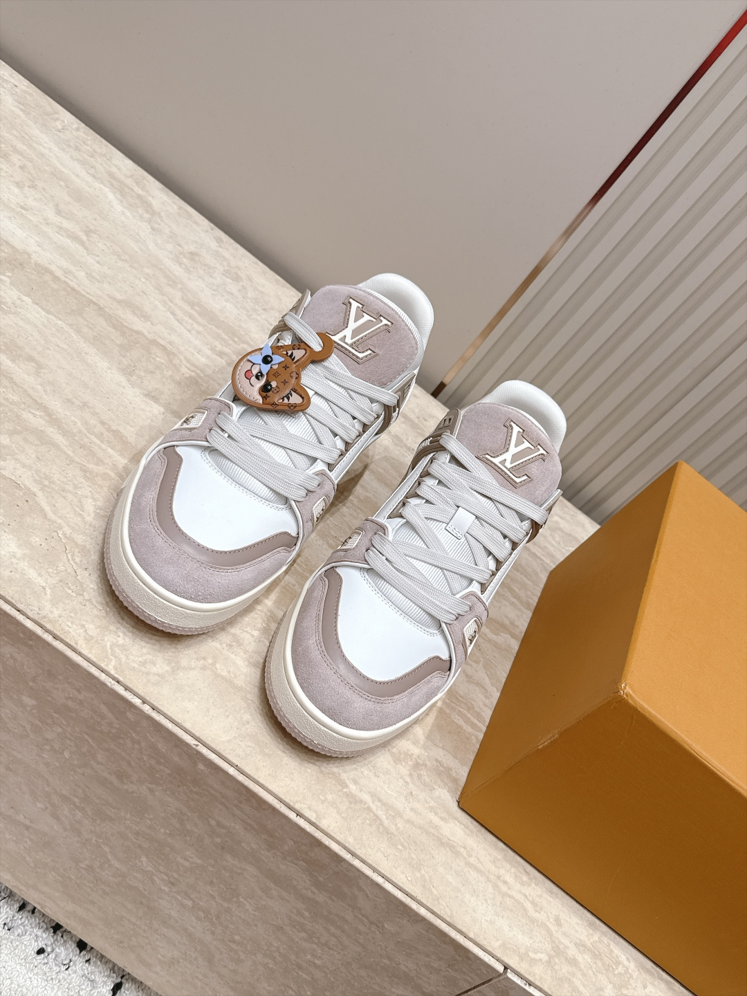 顶级版本： 情侣款 新色系！ LV trainer~~全新升级版~~经典回归❗ 情侣款，滑板鞋，篮球鞋，运动鞋…… LV