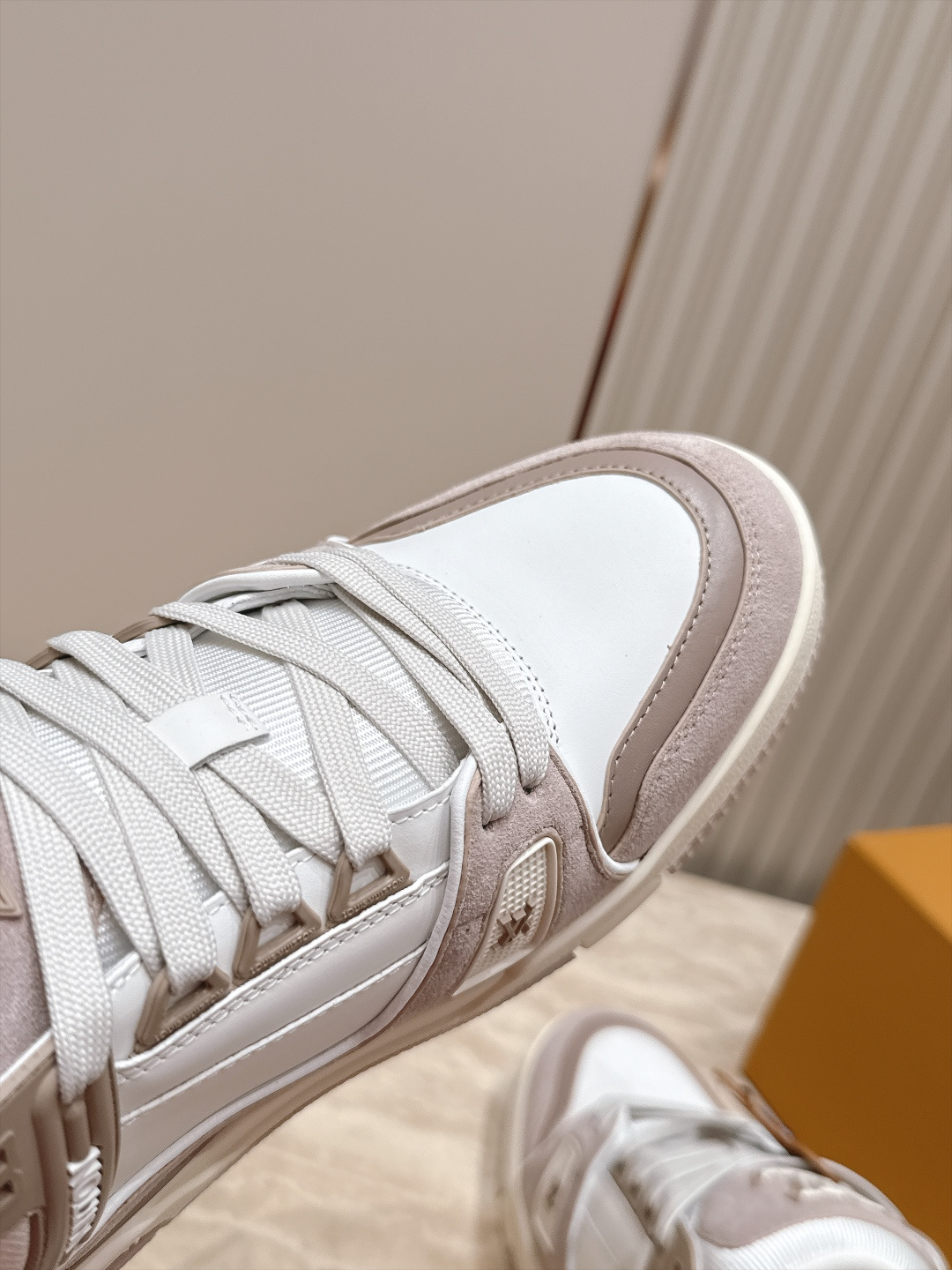 顶级版本： 情侣款 新色系！ LV trainer~~全新升级版~~经典回归❗ 情侣款，滑板鞋，篮球鞋，运动鞋…… LV