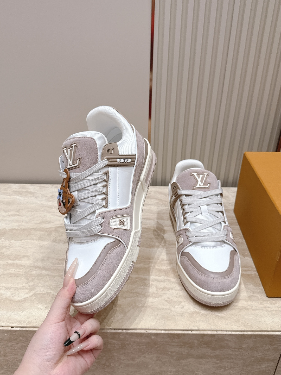 顶级版本： 情侣款 新色系！ LV trainer~~全新升级版~~经典回归❗ 情侣款，滑板鞋，篮球鞋，运动鞋…… LV