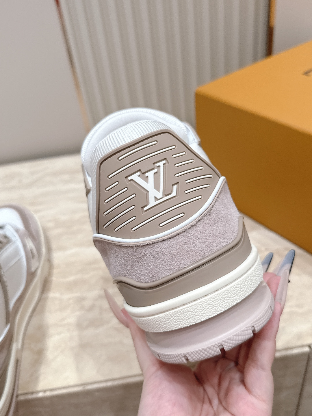 顶级版本： 情侣款 新色系！ LV trainer~~全新升级版~~经典回归❗ 情侣款，滑板鞋，篮球鞋，运动鞋…… LV