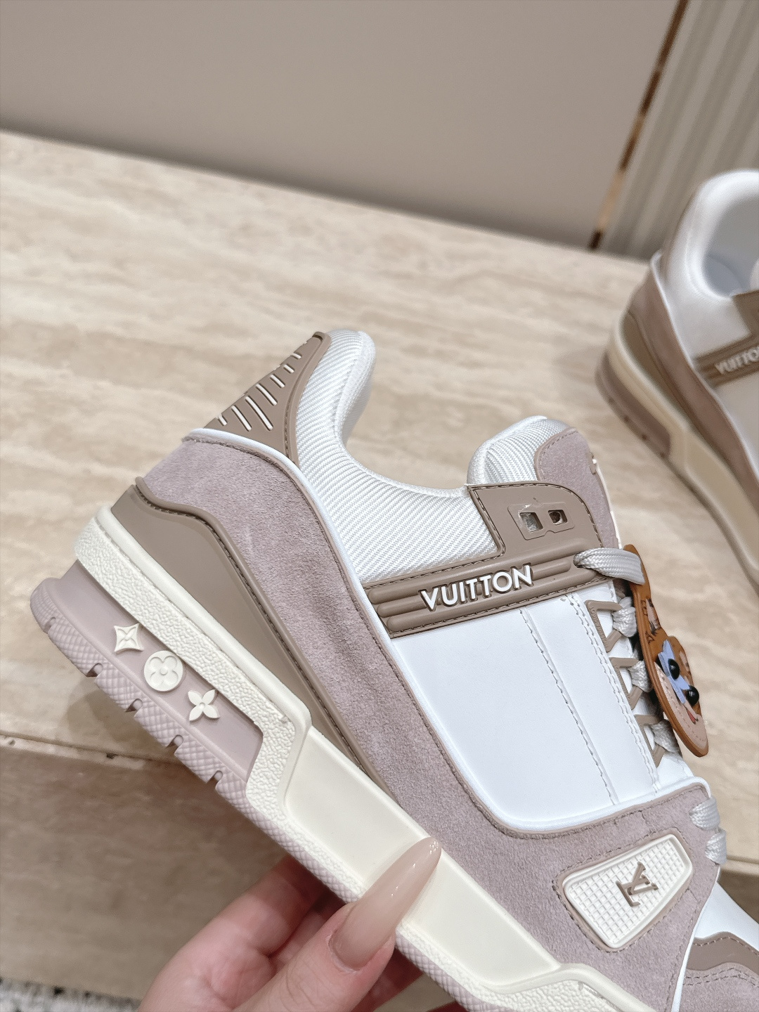 顶级版本： 情侣款 新色系！ LV trainer~~全新升级版~~经典回归❗ 情侣款，滑板鞋，篮球鞋，运动鞋…… LV