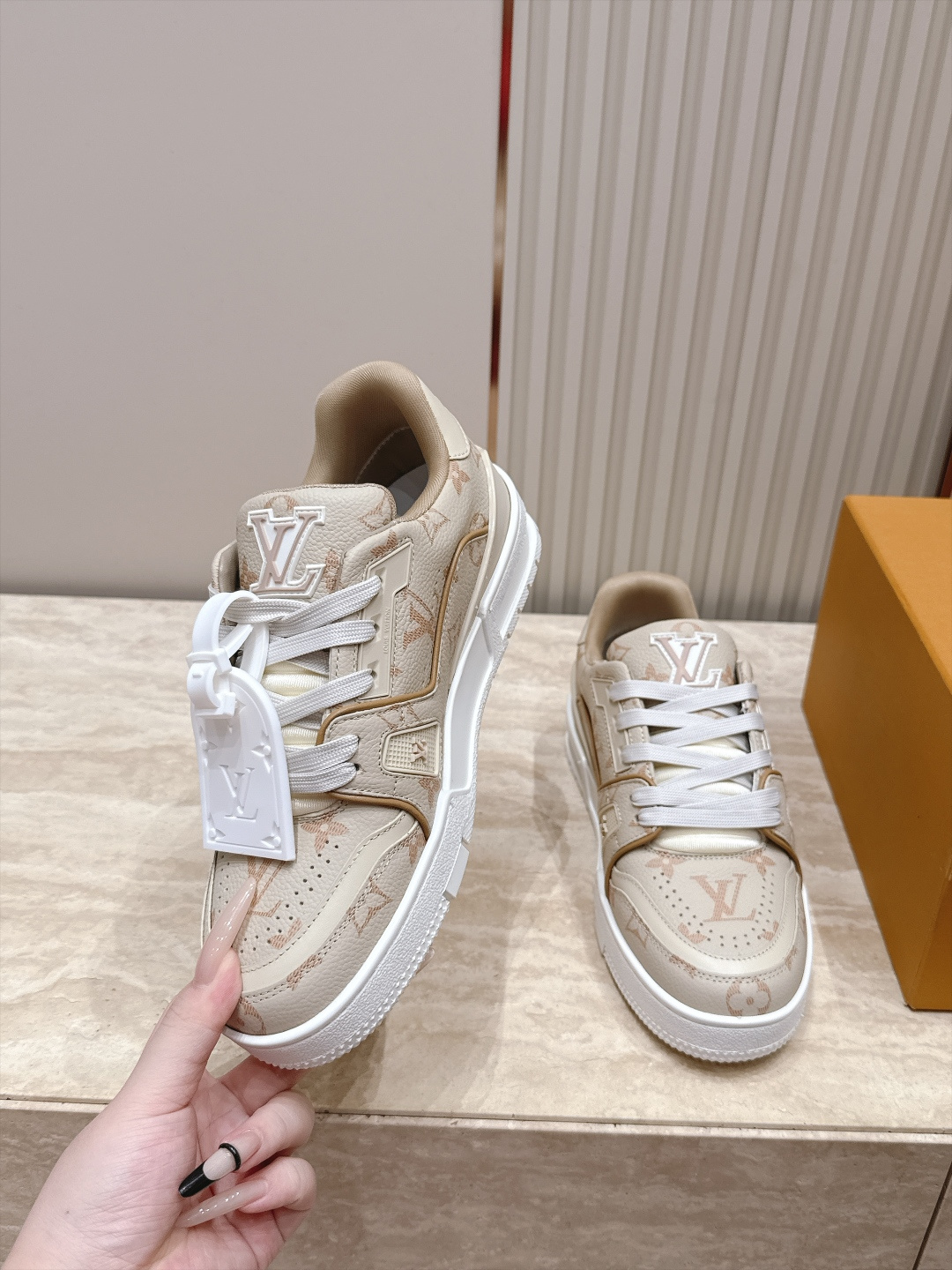 顶级版本： 情侣款 新色系！ LV trainer~~全新升级版~~经典回归❗ 情侣款，滑板鞋，篮球鞋，运动鞋…… LV