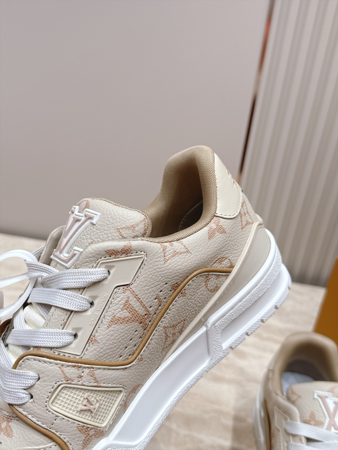 顶级版本： 情侣款 新色系！ LV trainer~~全新升级版~~经典回归❗ 情侣款，滑板鞋，篮球鞋，运动鞋…… LV