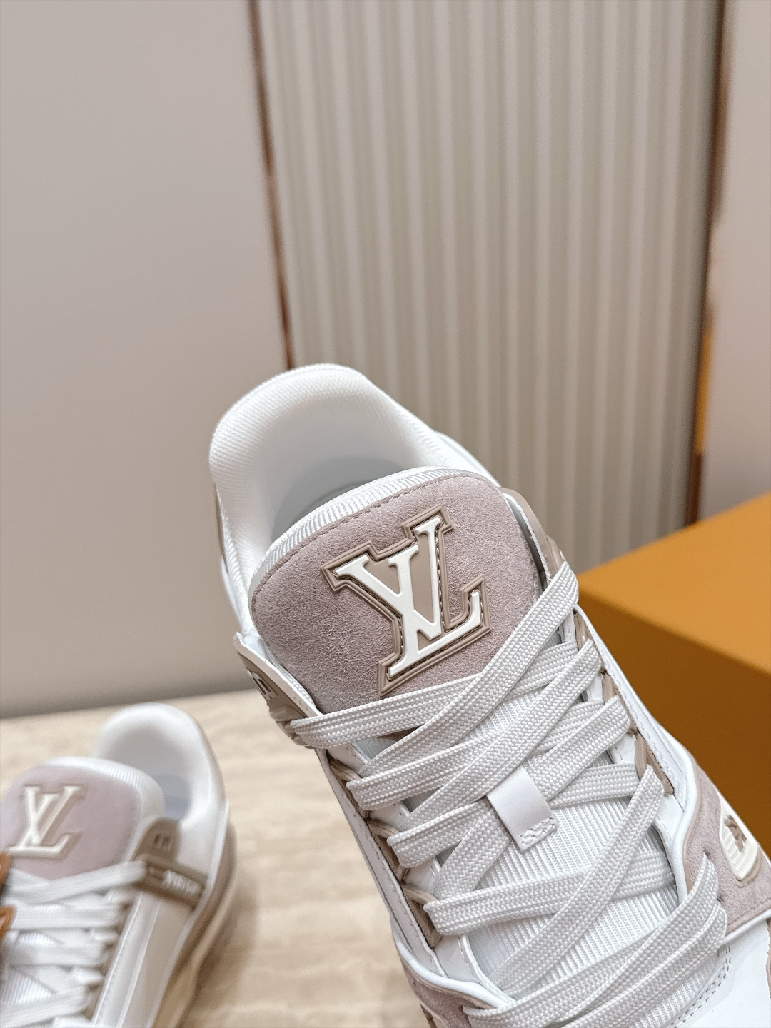顶级版本： 情侣款 新色系！ LV trainer~~全新升级版~~经典回归❗ 情侣款，滑板鞋，篮球鞋，运动鞋…… LV