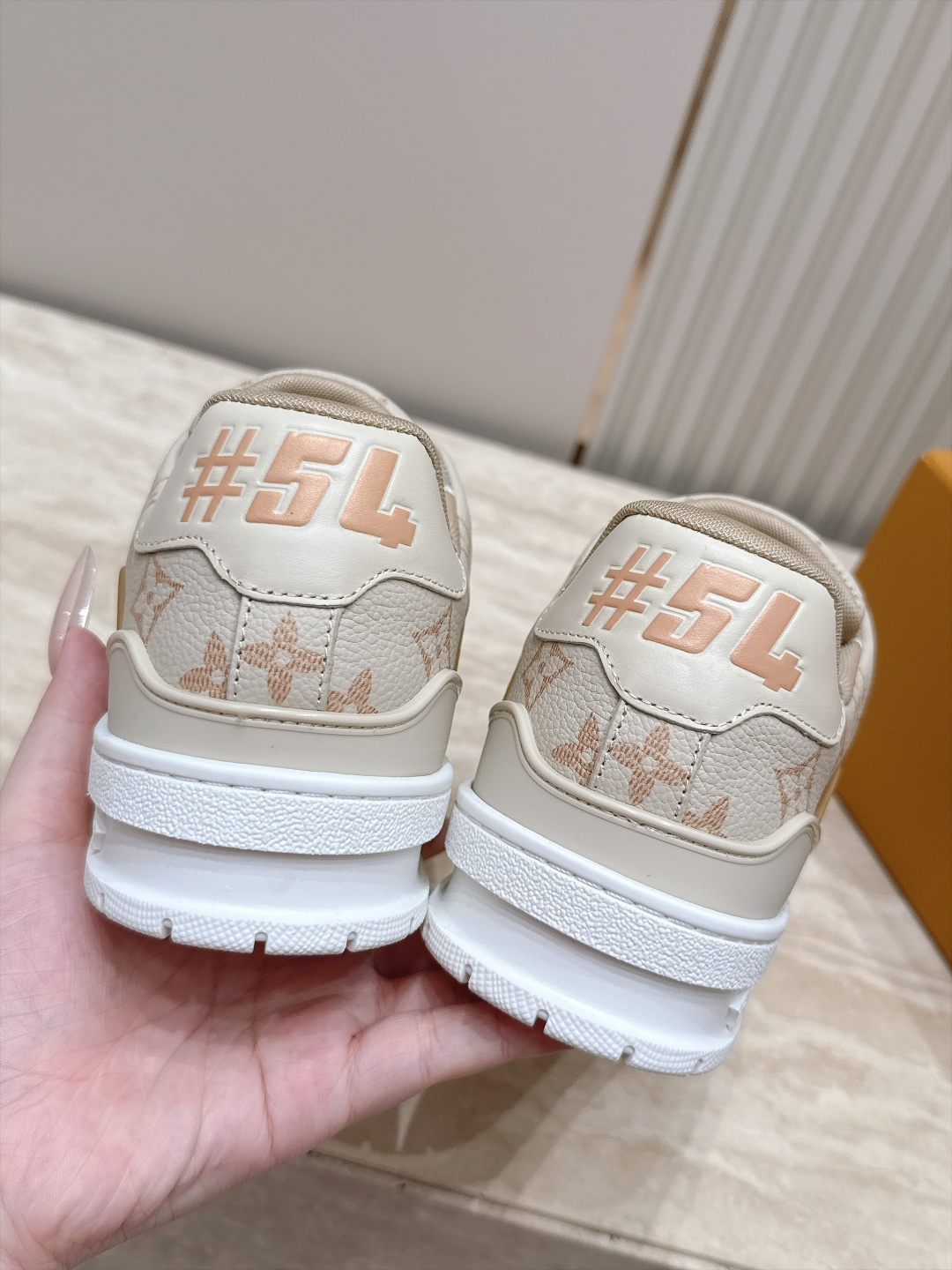 顶级版本： 情侣款 新色系！ LV trainer~~全新升级版~~经典回归❗ 情侣款，滑板鞋，篮球鞋，运动鞋…… LV