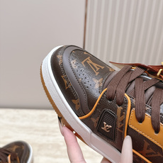 顶级版本: 情侣款 新色系! LV trainer~~全新升级版~~经典回归❗ 情侣款,滑板鞋,篮球鞋,运动鞋…… LV 顶级版本: 情侣款 新色系! LV trainer~~全新升级版~~经典回归❗ 情侣款,滑板鞋,篮球鞋,运动鞋…… LV