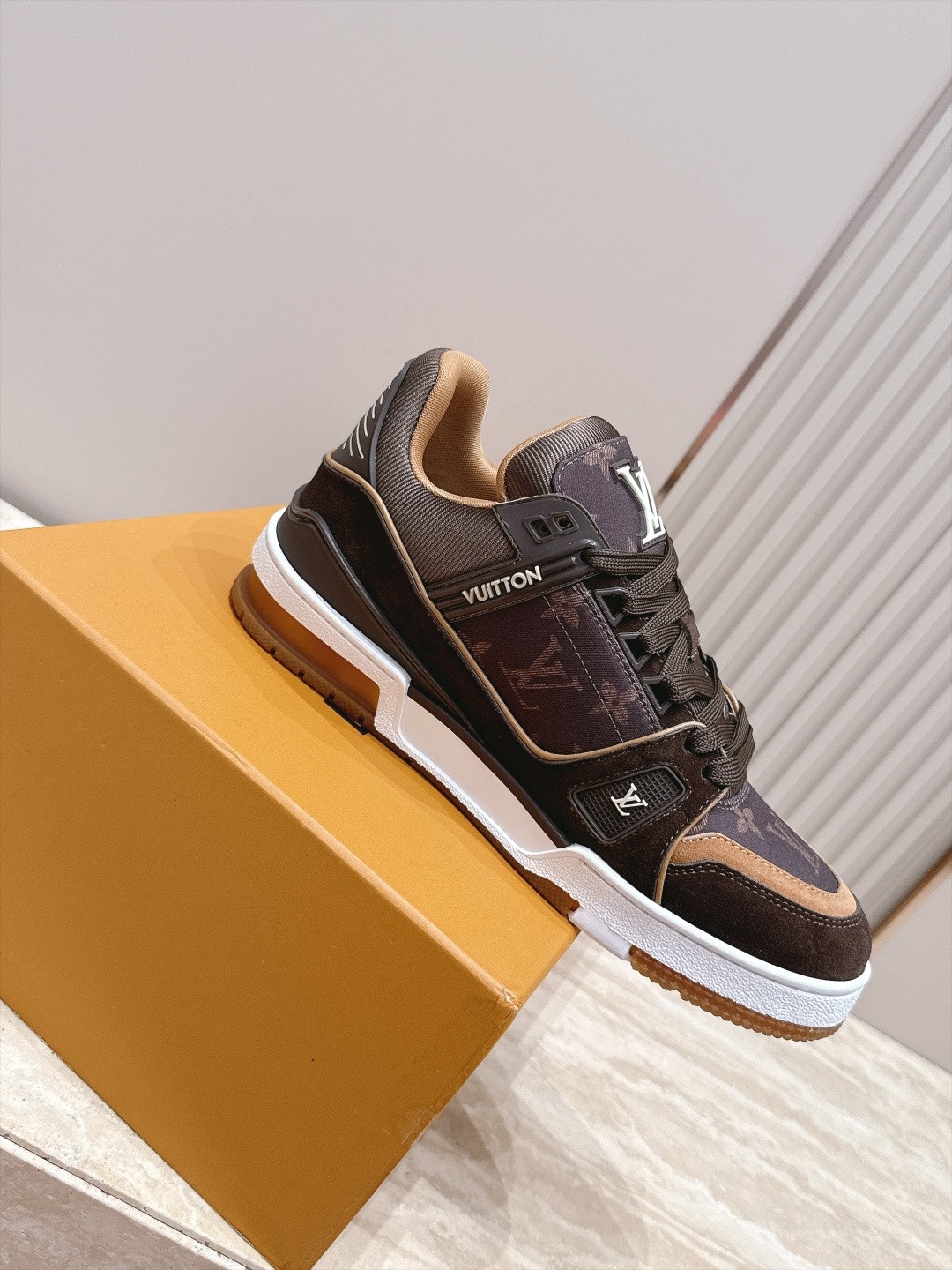 顶级版本： 情侣款 新色系！ LV trainer~~全新升级版~~经典回归❗ 情侣款，滑板鞋，篮球鞋，运动鞋…… LV