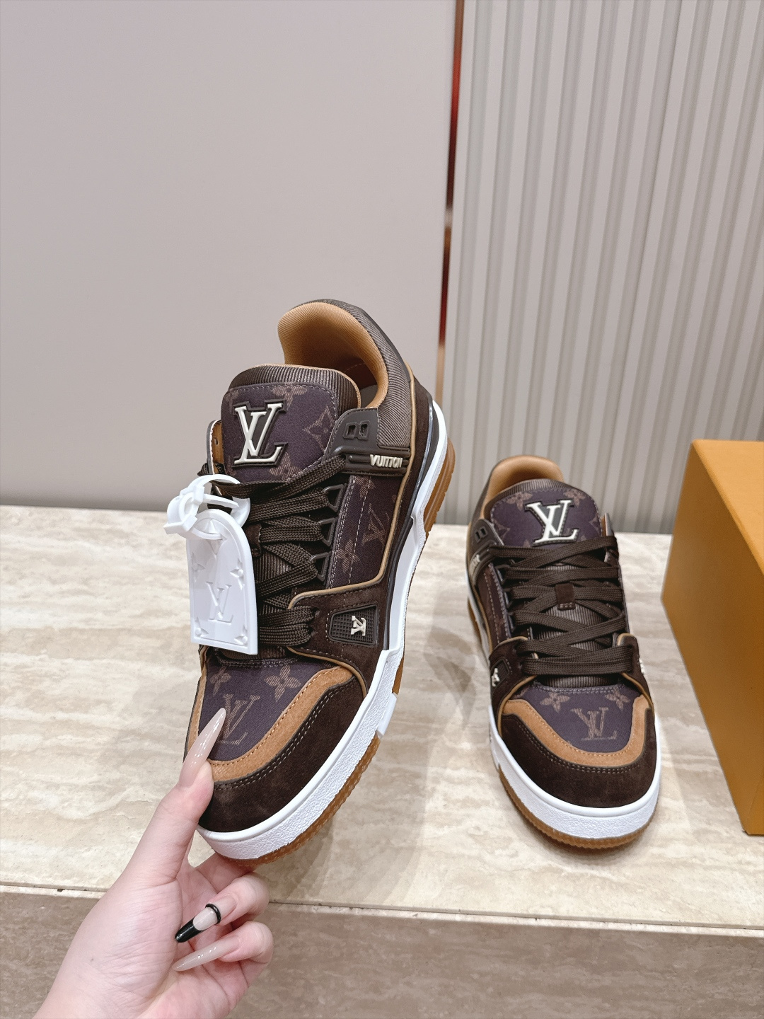 顶级版本： 情侣款 新色系！ LV trainer~~全新升级版~~经典回归❗ 情侣款，滑板鞋，篮球鞋，运动鞋…… LV