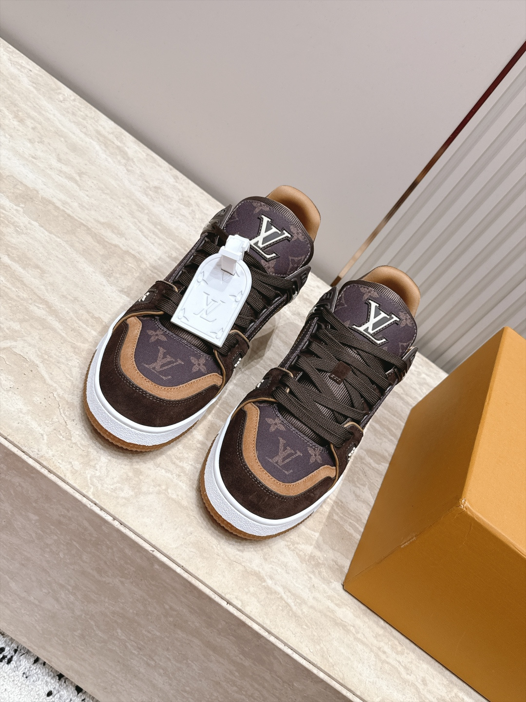 顶级版本： 情侣款 新色系！ LV trainer~~全新升级版~~经典回归❗ 情侣款，滑板鞋，篮球鞋，运动鞋…… LV