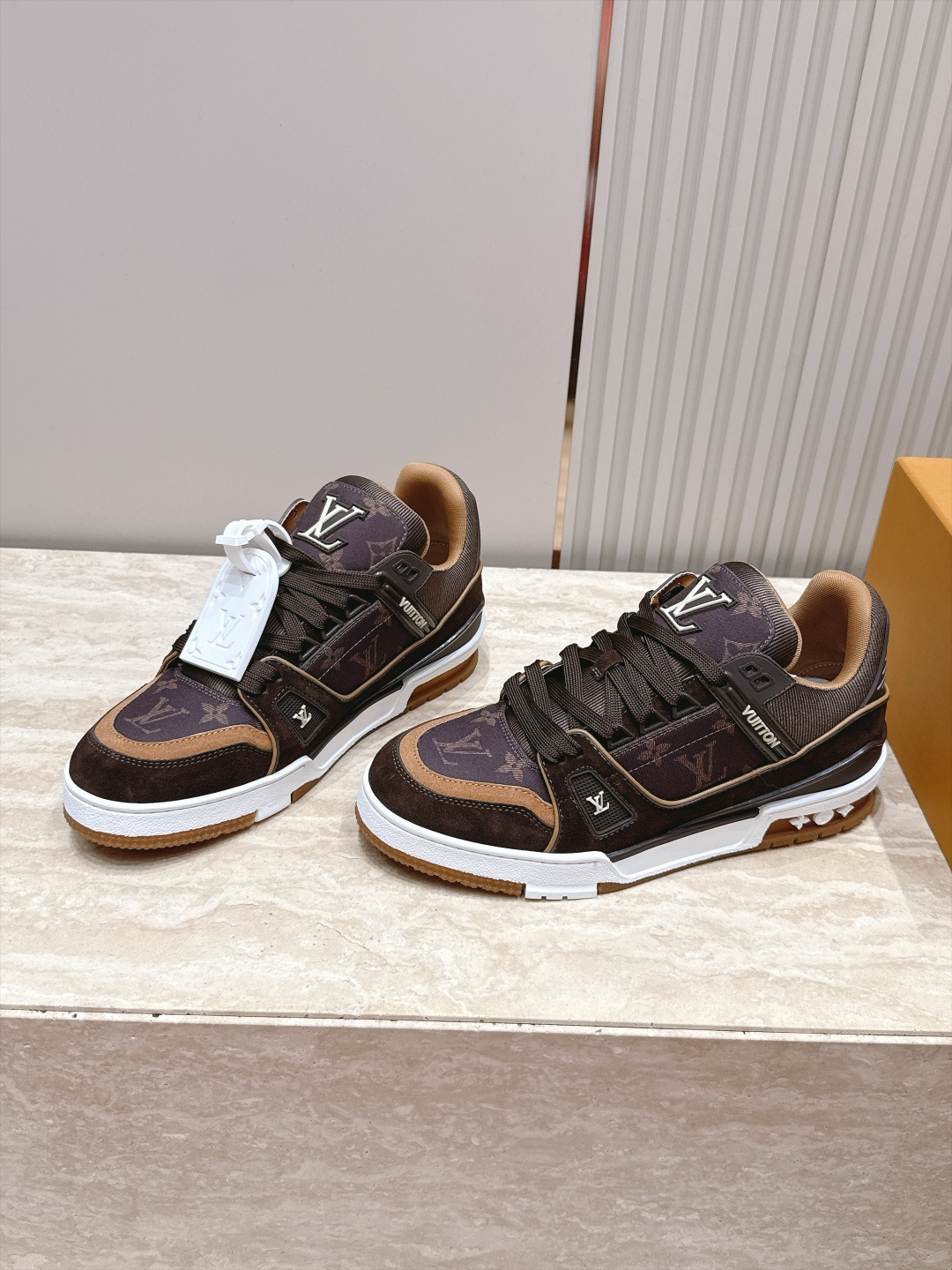 顶级版本： 情侣款 新色系！ LV trainer~~全新升级版~~经典回归❗ 情侣款，滑板鞋，篮球鞋，运动鞋…… LV