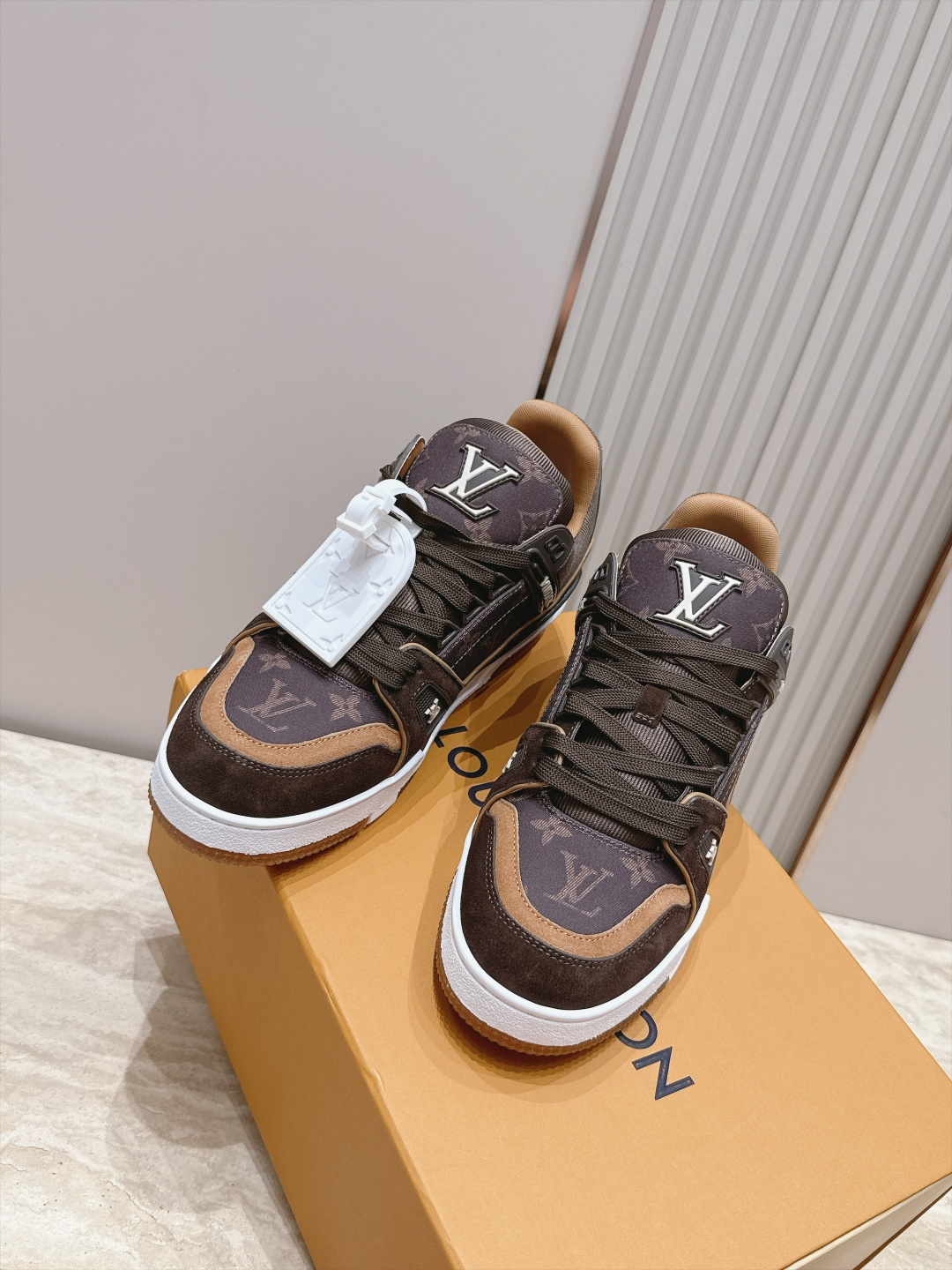 顶级版本： 情侣款 新色系！ LV trainer~~全新升级版~~经典回归❗ 情侣款，滑板鞋，篮球鞋，运动鞋…… LV