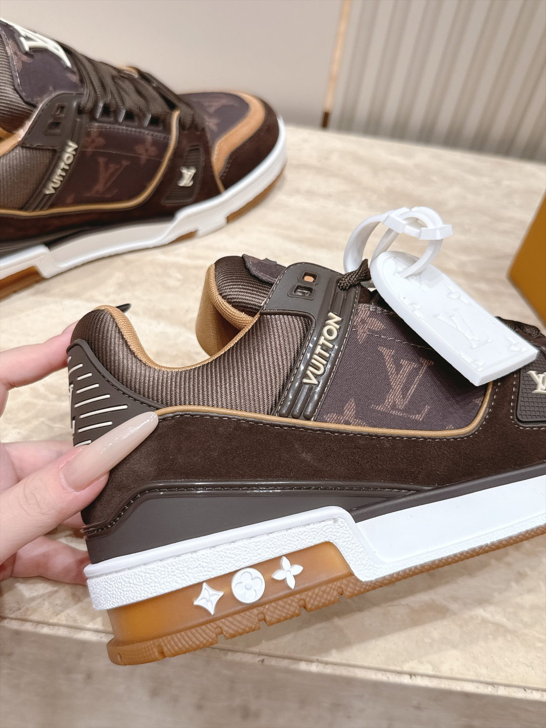 顶级版本： 情侣款 新色系！ LV trainer~~全新升级版~~经典回归❗ 情侣款，滑板鞋，篮球鞋，运动鞋…… LV