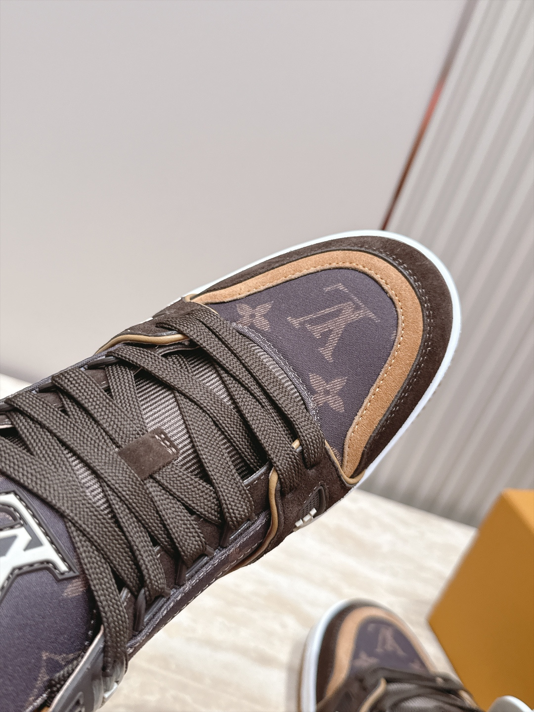 顶级版本： 情侣款 新色系！ LV trainer~~全新升级版~~经典回归❗ 情侣款，滑板鞋，篮球鞋，运动鞋…… LV