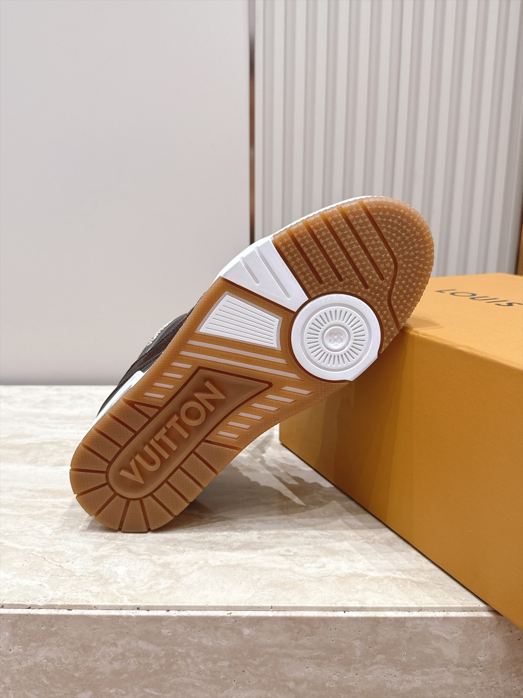 顶级版本： 情侣款 新色系！ LV trainer~~全新升级版~~经典回归❗ 情侣款，滑板鞋，篮球鞋，运动鞋…… LV