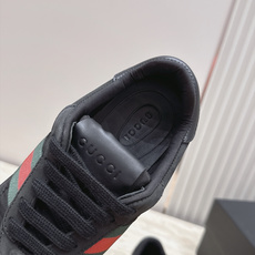 最新火爆 情侣款 古驰 Gucci screener休闲运动鞋 脏脏鞋2.0上线啦 尼龙材质更轻盈更好打理 内里全牛皮 最新火爆 情侣款 古驰 Gucci screener休闲运动鞋 脏脏鞋2.0上线啦 尼龙材质更轻盈更好打理 内里全牛皮