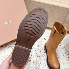 MIUMIU缪缪2026vs秋冬最新走秀爆款复古牛皮马丁骑士靴 今年最值得入手的靴子 没有之一!超多网红明星上脚 m MIUMIU缪缪2026vs秋冬最新走秀爆款复古牛皮马丁骑士靴 今年最值得入手的靴子 没有之一!超多网红明星上脚 m