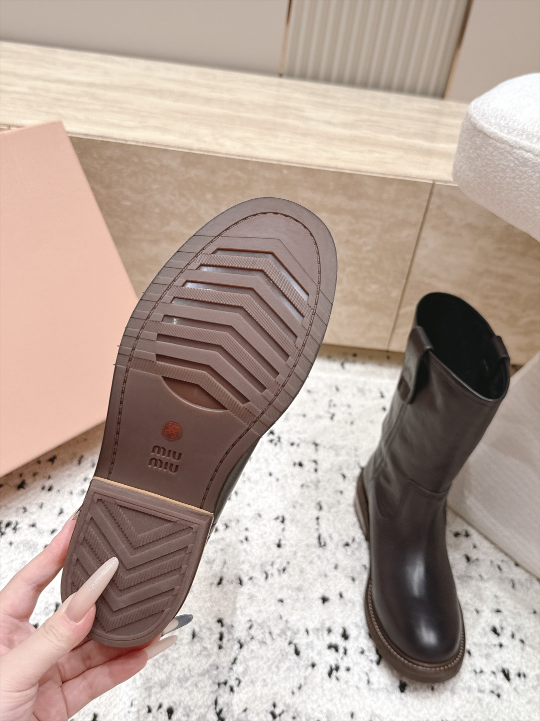 MIUMIU缪缪2026vs秋冬最新走秀爆款复古牛皮马丁骑士靴   今年最值得入手的靴子 没有之一！超多网红明星上脚 m