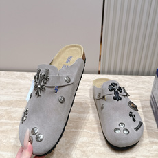 Comehearts x BIRKENSTOCK 克罗心x勃肯鞋‼️ 皮革绒面时尚休闲包头鞋 牛皮绒面革质地柔 Comehearts x BIRKENSTOCK 克罗心x勃肯鞋‼️ 皮革绒面时尚休闲包头鞋 牛皮绒面革质地柔