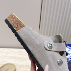Comehearts x BIRKENSTOCK 克罗心x勃肯鞋‼️ 皮革绒面时尚休闲包头鞋 牛皮绒面革质地柔 Comehearts x BIRKENSTOCK 克罗心x勃肯鞋‼️ 皮革绒面时尚休闲包头鞋 牛皮绒面革质地柔