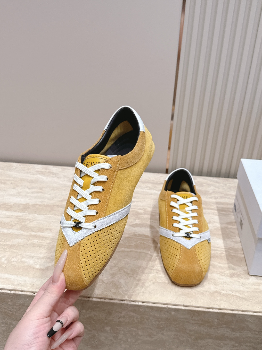 皮面新色系  Celine 赛琳  26最新 德训鞋阿甘鞋休闲 运动鞋 这是充满街头感的一双鞋子，延续经典设计非常赞 这