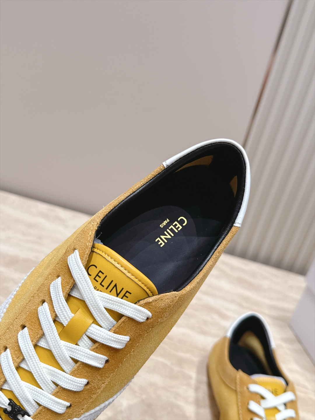 皮面新色系  Celine 赛琳  26最新 德训鞋阿甘鞋休闲 运动鞋 这是充满街头感的一双鞋子，延续经典设计非常赞 这