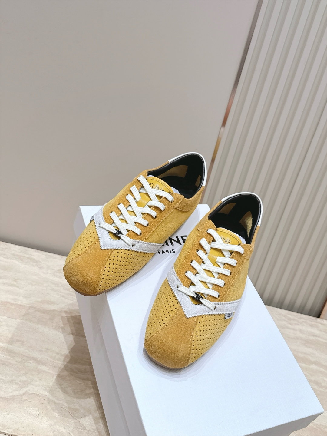 皮面新色系  Celine 赛琳  26最新 德训鞋阿甘鞋休闲 运动鞋 这是充满街头感的一双鞋子，延续经典设计非常赞 这