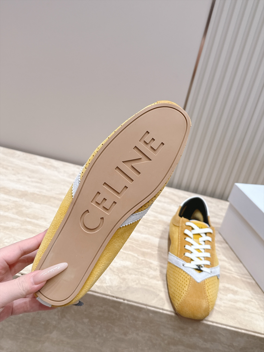 皮面新色系  Celine 赛琳  26最新 德训鞋阿甘鞋休闲 运动鞋 这是充满街头感的一双鞋子，延续经典设计非常赞 这