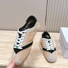 皮面新色系 Celine 赛琳 26最新 德训鞋阿甘鞋休闲 运动鞋 这是充满街头感的一双鞋子,延续经典设计非常赞 这 皮面新色系 Celine 赛琳 26最新 德训鞋阿甘鞋休闲 运动鞋 这是充满街头感的一双鞋子,延续经典设计非常赞 这