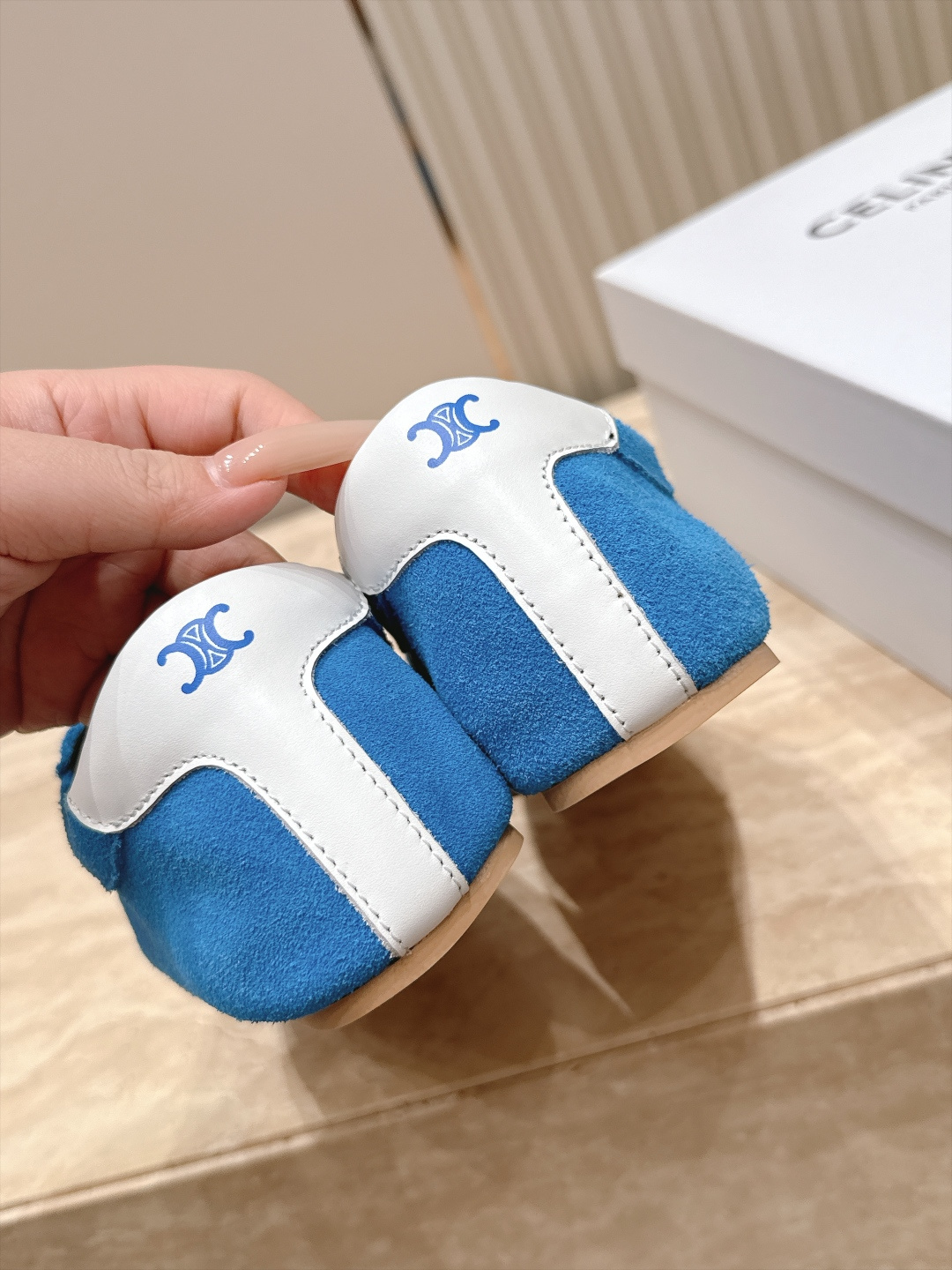 皮面新色系  Celine 赛琳  26最新 德训鞋阿甘鞋休闲 运动鞋 这是充满街头感的一双鞋子，延续经典设计非常赞 这