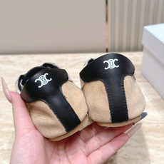 皮面新色系 Celine 赛琳 26最新 德训鞋阿甘鞋休闲 运动鞋 这是充满街头感的一双鞋子,延续经典设计非常赞 这 皮面新色系 Celine 赛琳 26最新 德训鞋阿甘鞋休闲 运动鞋 这是充满街头感的一双鞋子,延续经典设计非常赞 这
