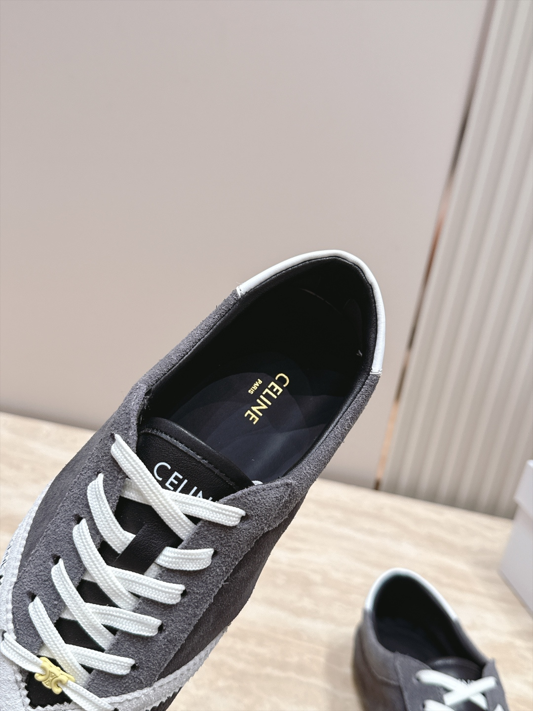 皮面新色系  Celine 赛琳  26最新 德训鞋阿甘鞋休闲 运动鞋 这是充满街头感的一双鞋子，延续经典设计非常赞 这