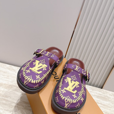 全新色系!! Louis vuitto驴牌 Lv 新品厚底包头勃肯拖鞋 懒人鞋的终极形态找到了! LV这双穆勒包头 全新色系!! Louis vuitto驴牌 Lv 新品厚底包头勃肯拖鞋 懒人鞋的终极形态找到了! LV这双穆勒包头