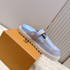 全新色系!! Louis vuitto驴牌 Lv 新品厚底包头勃肯拖鞋 懒人鞋的终极形态找到了! LV这双穆勒包头 全新色系!! Louis vuitto驴牌 Lv 新品厚底包头勃肯拖鞋 懒人鞋的终极形态找到了! LV这双穆勒包头