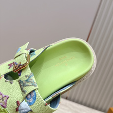 全新色系!! Louis vuitto驴牌 Lv 新品厚底包头勃肯拖鞋 懒人鞋的终极形态找到了! LV这双穆勒包头 全新色系!! Louis vuitto驴牌 Lv 新品厚底包头勃肯拖鞋 懒人鞋的终极形态找到了! LV这双穆勒包头