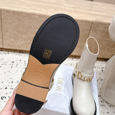 顶级版本 迪奥 DIOR 2026限定系列 秋冬最新走秀爆款复古牛皮马丁靴骑士靴 今年最值得入手的靴子 没有之一!超 顶级版本 迪奥 DIOR 2026限定系列 秋冬最新走秀爆款复古牛皮马丁靴骑士靴 今年最值得入手的靴子 没有之一!超