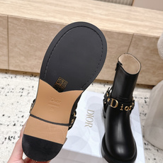 顶级版本 迪奥 DIOR 2026限定系列 秋冬最新走秀爆款复古牛皮马丁靴骑士靴 今年最值得入手的靴子 没有之一!超 顶级版本 迪奥 DIOR 2026限定系列 秋冬最新走秀爆款复古牛皮马丁靴骑士靴 今年最值得入手的靴子 没有之一!超