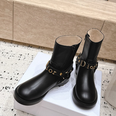顶级版本 迪奥 DIOR 2026限定系列 秋冬最新走秀爆款复古牛皮马丁靴骑士靴 今年最值得入手的靴子 没有之一!超 顶级版本 迪奥 DIOR 2026限定系列 秋冬最新走秀爆款复古牛皮马丁靴骑士靴 今年最值得入手的靴子 没有之一!超