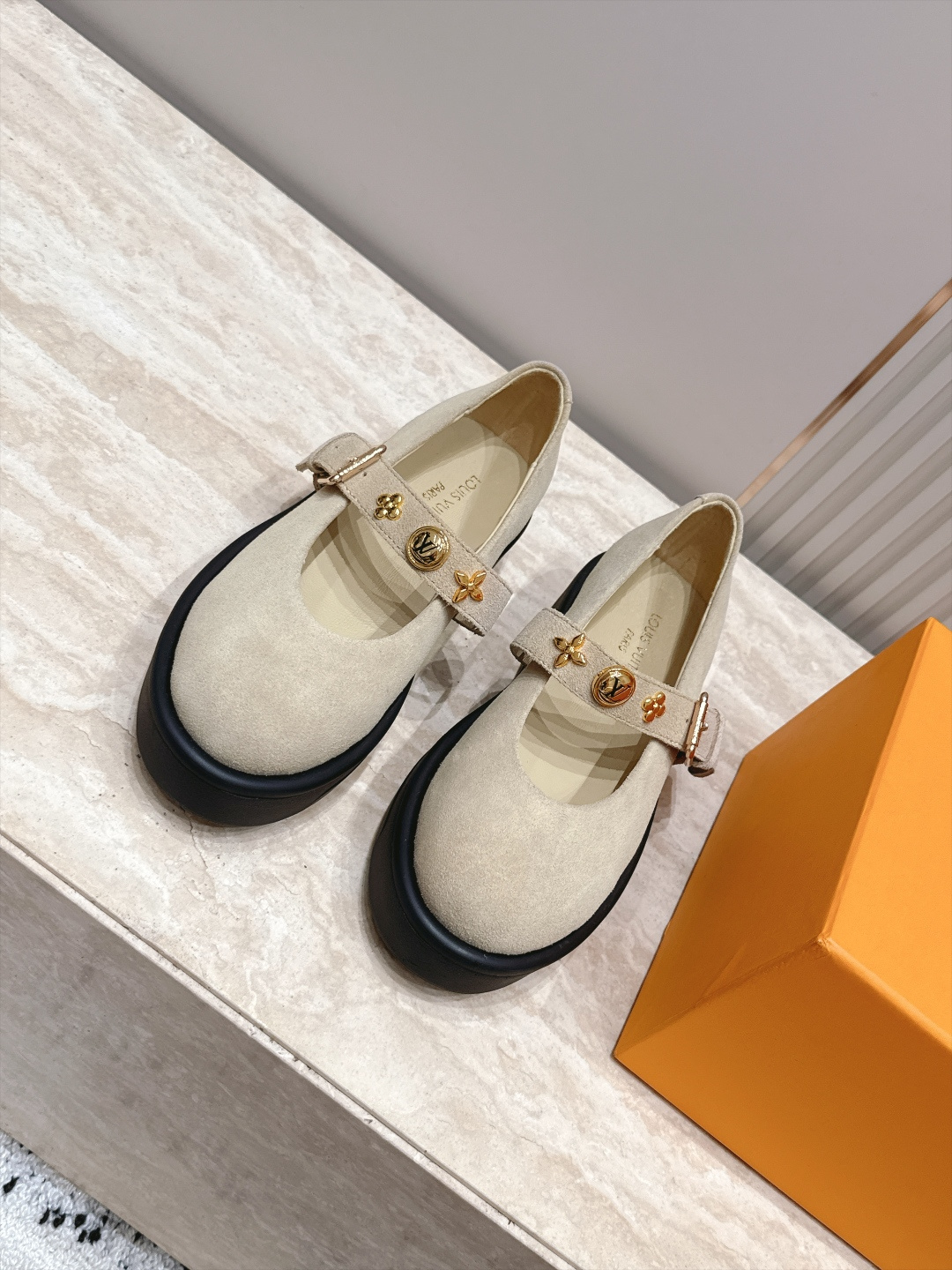 Louis Vuitton 26/秋季新款 老花 厚底玛丽珍乐福鞋 这是 Louis Vuitton 2026 秋季新款 Louis Vuitton 26/秋季新款 老花 厚底玛丽珍乐福鞋 这是 Louis Vuitton 2026 秋季新款
