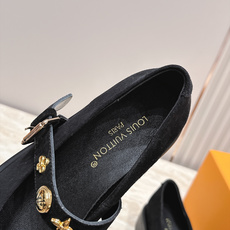 Louis Vuitton 26/秋季新款 老花 厚底玛丽珍乐福鞋 这是 Louis Vuitton 2026 秋季新款 Louis Vuitton 26/秋季新款 老花 厚底玛丽珍乐福鞋 这是 Louis Vuitton 2026 秋季新款