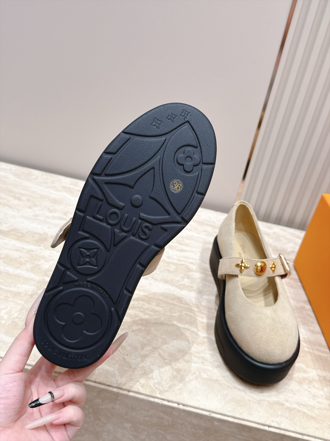 Louis Vuitton 26/秋季新款 老花 厚底玛丽珍乐福鞋 这是 Louis Vuitton 2026 秋季新款 Louis Vuitton 26/秋季新款 老花 厚底玛丽珍乐福鞋 这是 Louis Vuitton 2026 秋季新款
