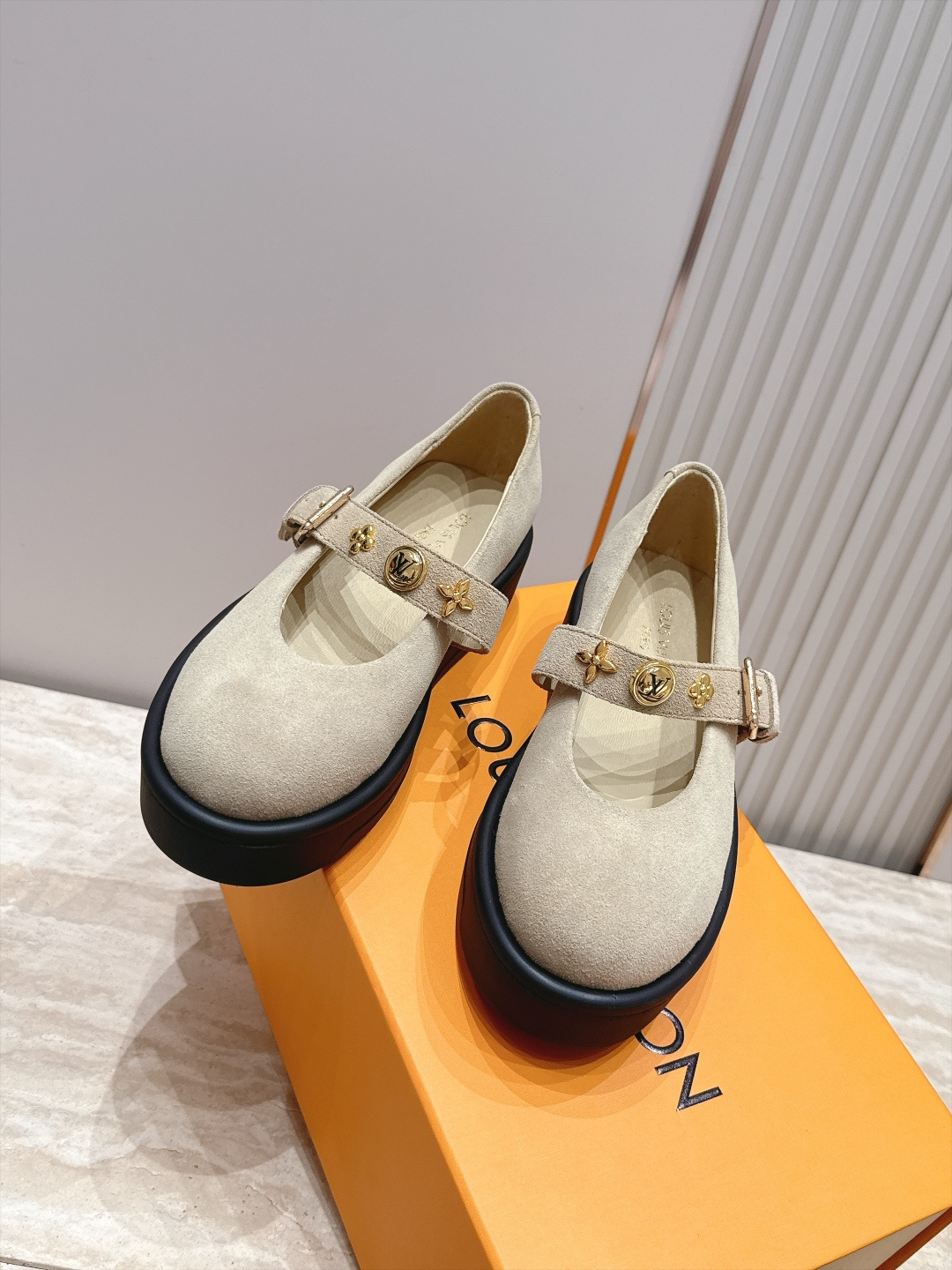 Louis Vuitton 26/秋季新款 老花 厚底玛丽珍乐福鞋 这是 Louis Vuitton 2026 秋季新款 Louis Vuitton 26/秋季新款 老花 厚底玛丽珍乐福鞋 这是 Louis Vuitton 2026 秋季新款