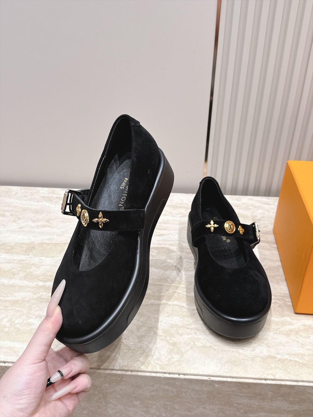 Louis Vuitton 26/秋季新款 老花 厚底玛丽珍乐福鞋 这是 Louis Vuitton 2026 秋季新款 Louis Vuitton 26/秋季新款 老花 厚底玛丽珍乐福鞋 这是 Louis Vuitton 2026 秋季新款