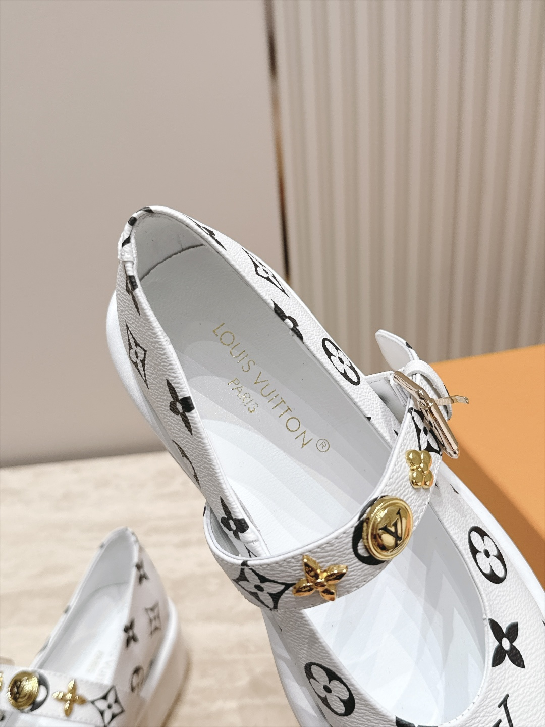 Louis Vuitton 26/秋季新款 老花 厚底玛丽珍乐福鞋 这是 Louis Vuitton 2026 秋季新款 Louis Vuitton 26/秋季新款 老花 厚底玛丽珍乐福鞋 这是 Louis Vuitton 2026 秋季新款