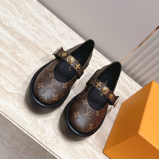 Louis Vuitton 26/秋季新款 老花 厚底玛丽珍乐福鞋 这是 Louis Vuitton 2026 秋季新款 Louis Vuitton 26/秋季新款 老花 厚底玛丽珍乐福鞋 这是 Louis Vuitton 2026 秋季新款