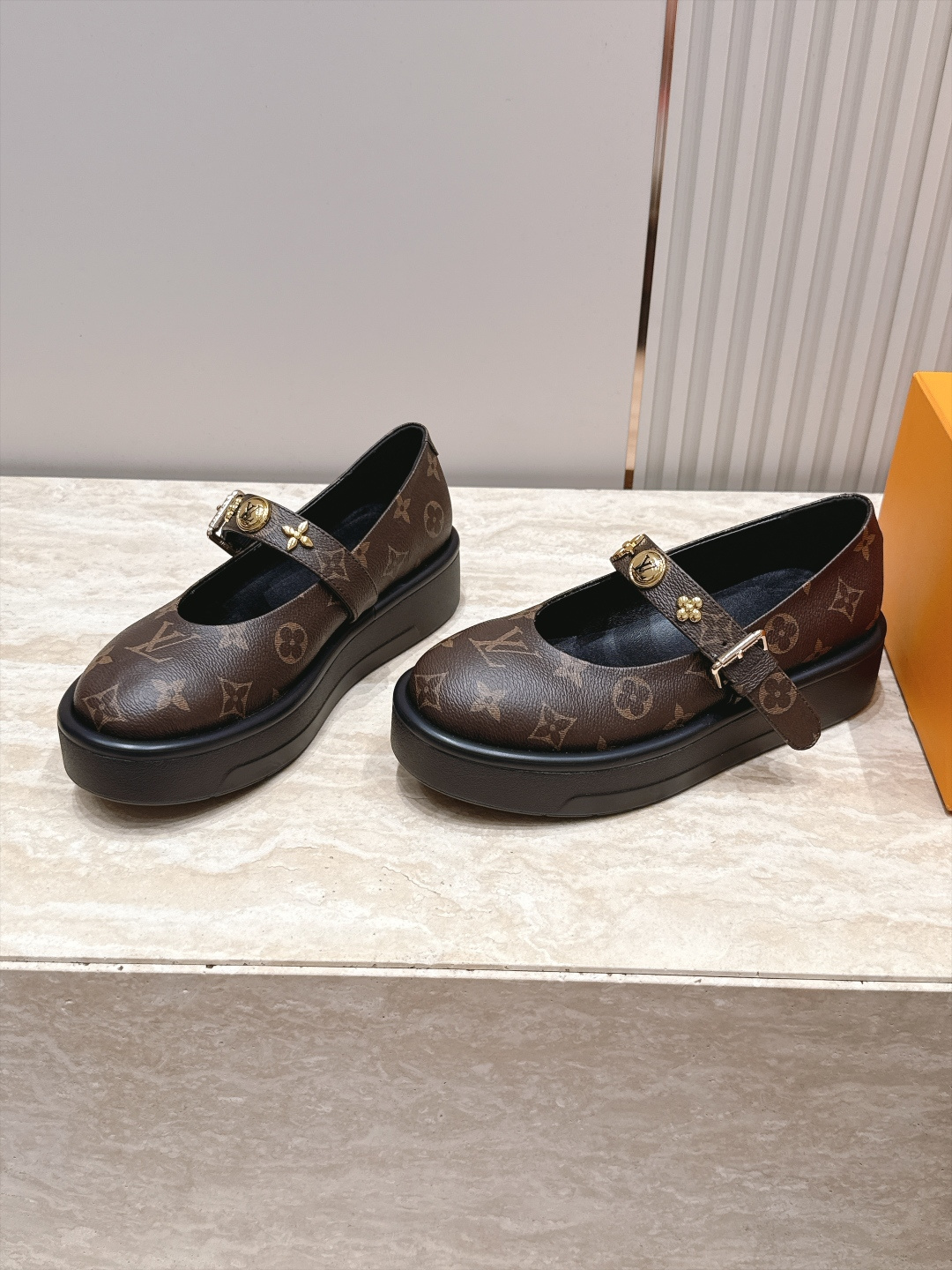 Louis Vuitton 26/秋季新款 老花 厚底玛丽珍乐福鞋 这是 Louis Vuitton 2026 秋季新款 Louis Vuitton 26/秋季新款 老花 厚底玛丽珍乐福鞋 这是 Louis Vuitton 2026 秋季新款