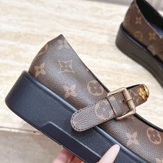 Louis Vuitton 26/秋季新款 老花 厚底玛丽珍乐福鞋 这是 Louis Vuitton 2026 秋季新款 Louis Vuitton 26/秋季新款 老花 厚底玛丽珍乐福鞋 这是 Louis Vuitton 2026 秋季新款