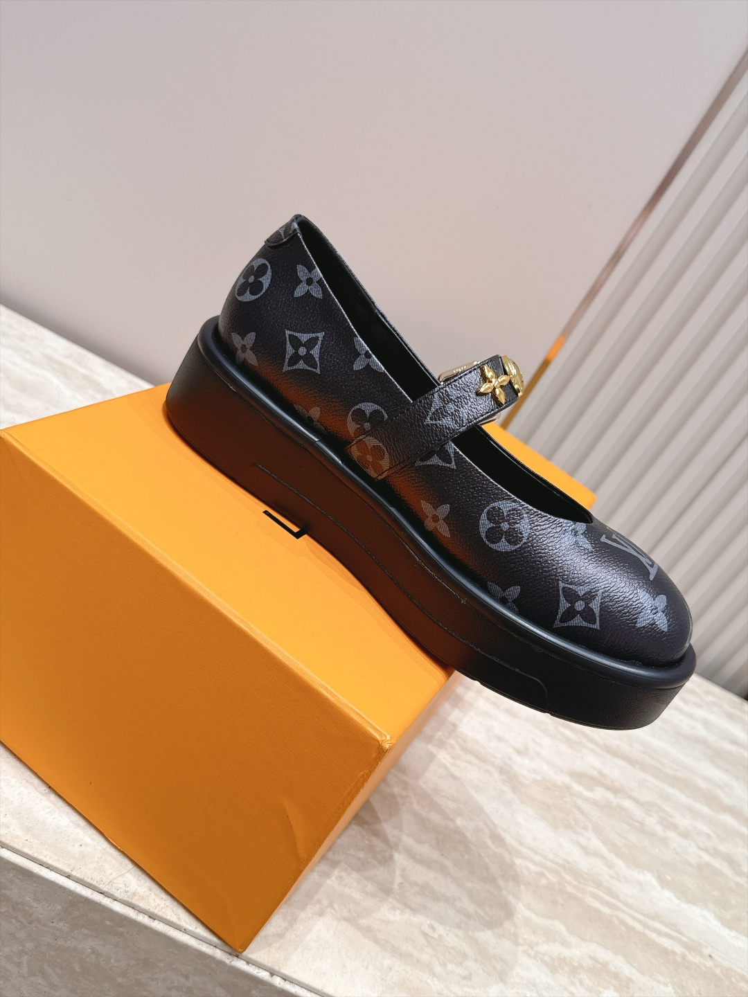Louis Vuitton 26/秋季新款 老花 厚底玛丽珍乐福鞋 这是 Louis Vuitton 2026 秋季新款 Louis Vuitton 26/秋季新款 老花 厚底玛丽珍乐福鞋 这是 Louis Vuitton 2026 秋季新款