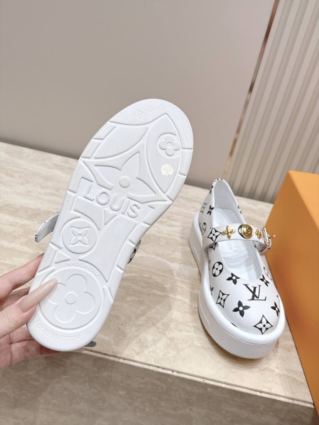 Louis Vuitton 26/秋季新款 老花 厚底玛丽珍乐福鞋 这是 Louis Vuitton 2026 秋季新款 Louis Vuitton 26/秋季新款 老花 厚底玛丽珍乐福鞋 这是 Louis Vuitton 2026 秋季新款