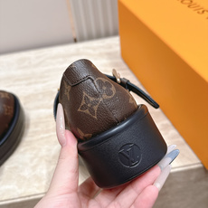 Louis Vuitton 26/秋季新款 老花 厚底玛丽珍乐福鞋 这是 Louis Vuitton 2026 秋季新款 Louis Vuitton 26/秋季新款 老花 厚底玛丽珍乐福鞋 这是 Louis Vuitton 2026 秋季新款